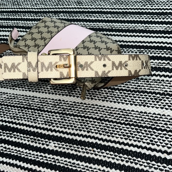 Michael Kors Waistbag - Picture 5 of 8